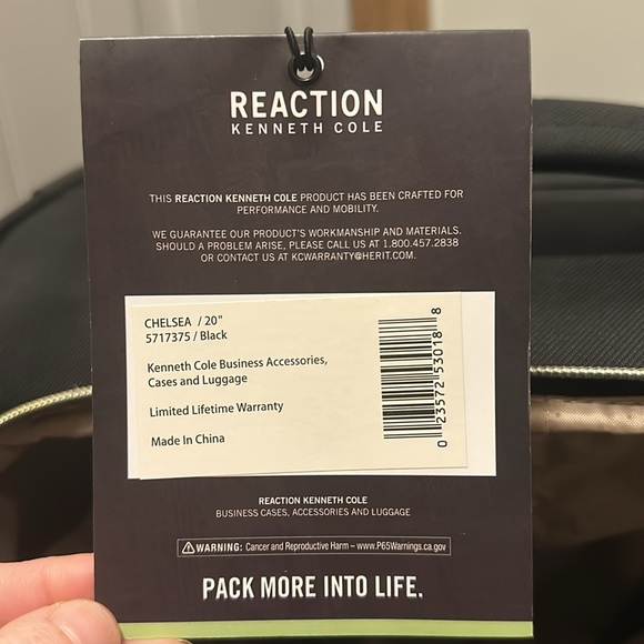 Reaction Kenneth Cole Chelsea 20” soft side Expandable 8-wheeled Carry-On - Picture 13 of 14